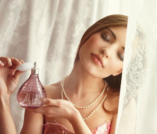 Parfüm nasıl sıkılır? Parfümü kalıcı hale getirmenin yolları