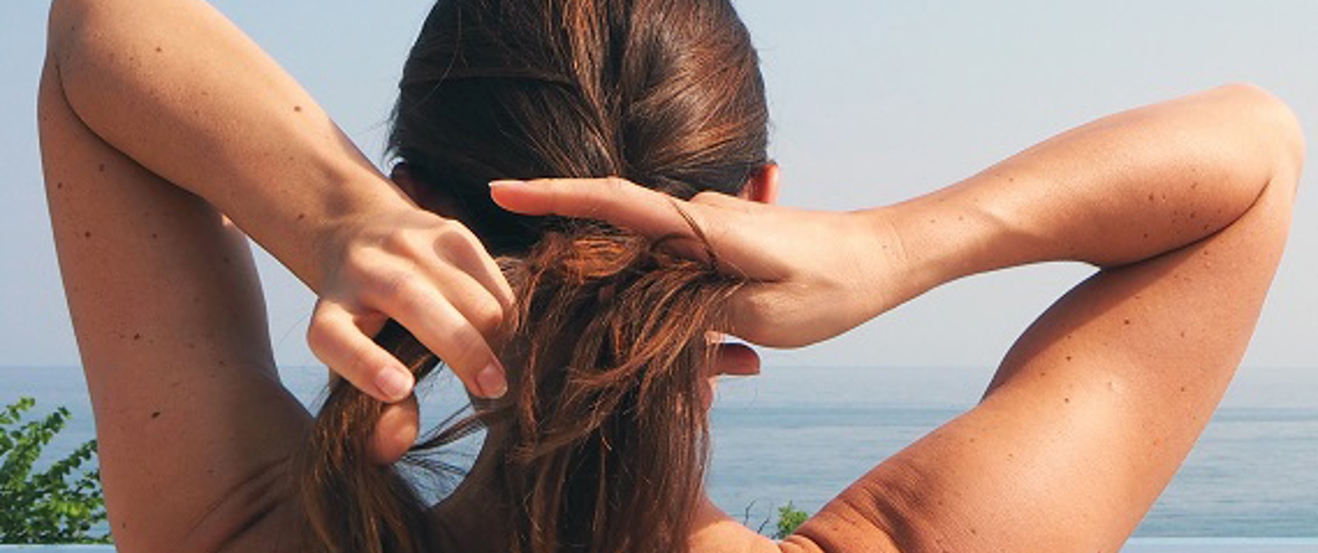 Yüzmeye giderken boyalı saçlarını nasıl koruyabilirsin?